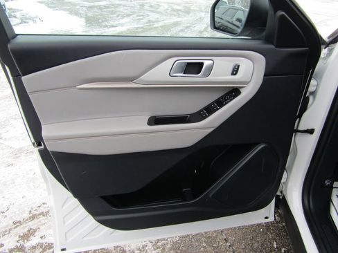 Used 2025 Ford Explorer Active w/ Active Comfort Package AWD/4WD image 19
