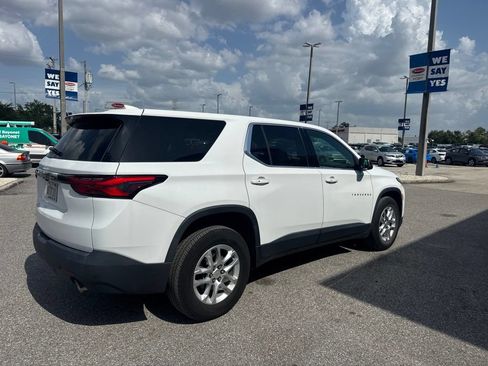 Used 2022 Chevrolet Traverse LS FWD image 4