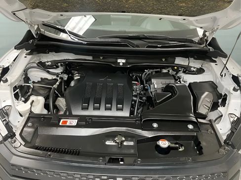 Used 2024 Mitsubishi Eclipse Cross LE AWD/4WD image 16