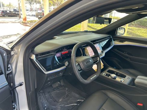 Used 2024 Jeep Wagoneer Launch Edition image 6