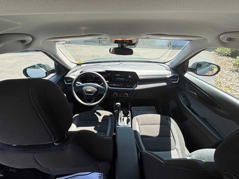 Used 2025 Chevrolet TrailBlazer LT AWD/4WD image 15