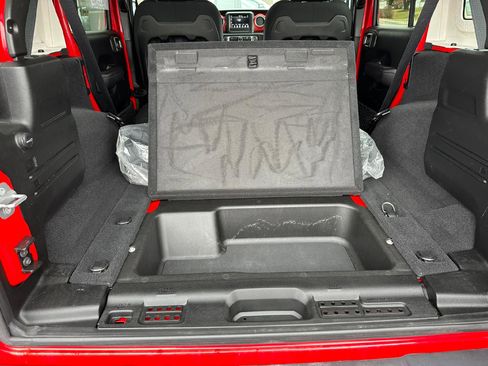 Used 2018 Jeep Wrangler Unlimited Rubicon image 10