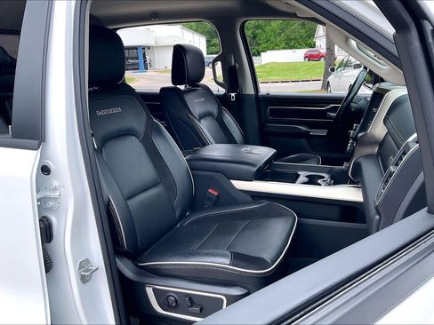 Used 2022 RAM 1500 Laramie AWD/4WD image 9