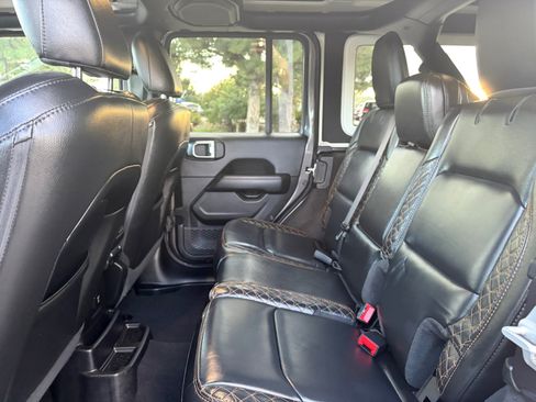 Used 2021 Jeep Wrangler Unlimited Sahara AWD/4WD image 16