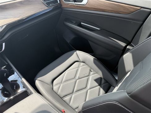 New 2026 Volkswagen Atlas SE image 25