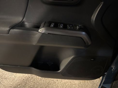 Used 2019 Toyota Tacoma TRD Off-Road image 19