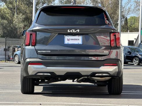 Used 2024 Kia Sorento S AWD/4WD image 4