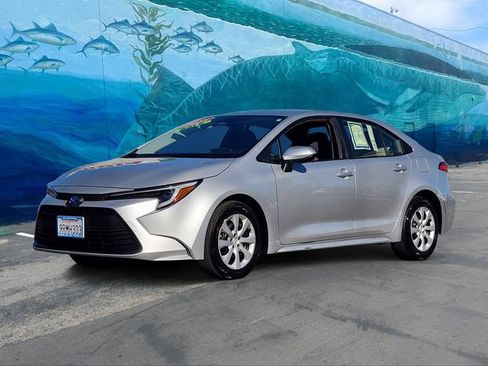Used 2025 Toyota Corolla LE FWD image 3
