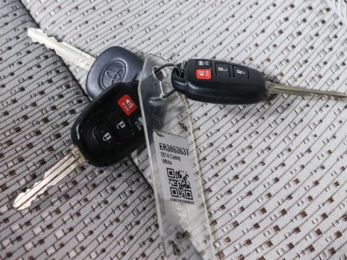 Used 2014 Toyota Camry LE FWD image 29