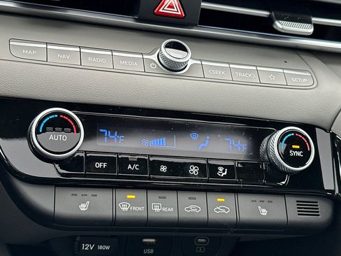 Used 2025 Hyundai Elantra SEL image 19