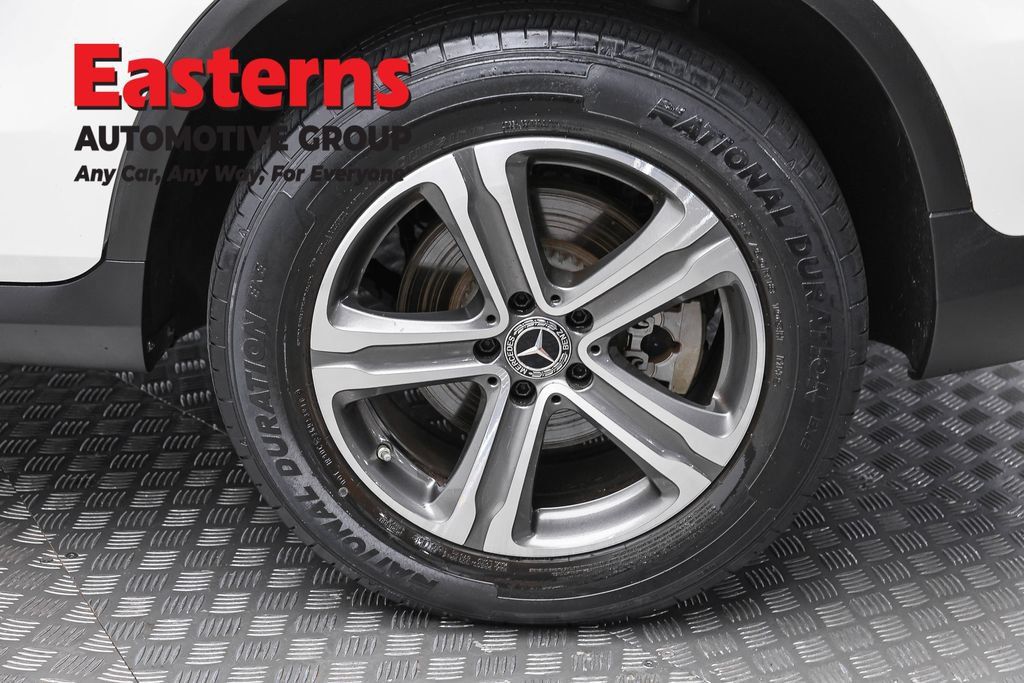 Used 2019 Mercedes-Benz GLC 300 4MATIC w/ Premium Package image 8
