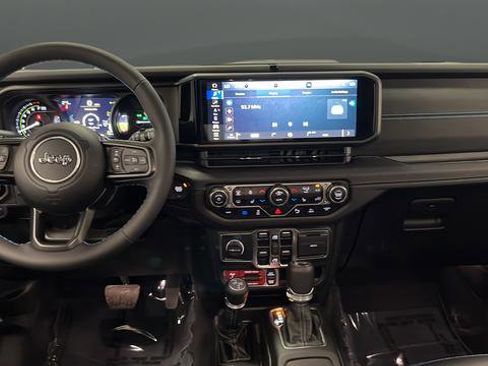 Used 2025 Jeep Wrangler Unlimited Rubicon 4xe image 11