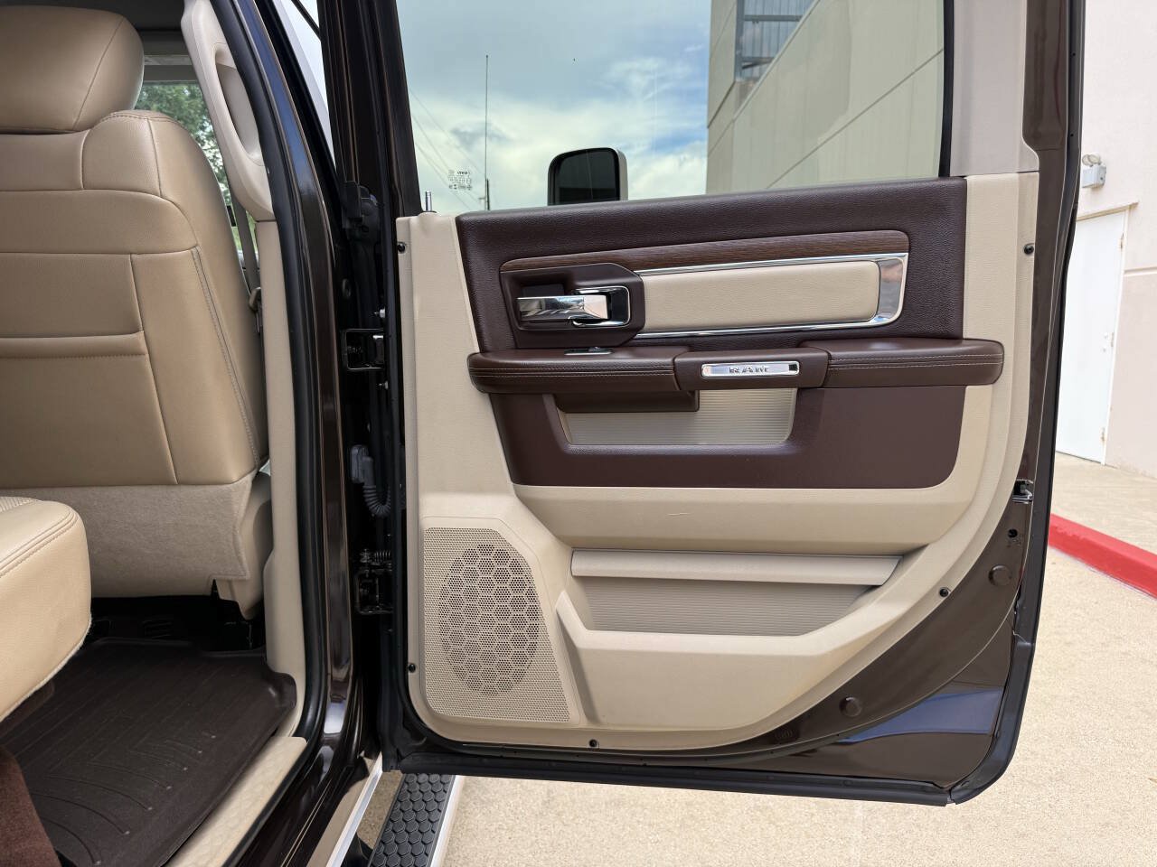 Used 2017 RAM 2500 Laramie AWD/4WD image 13