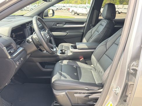 Used 2025 GMC Terrain Elevation image 16