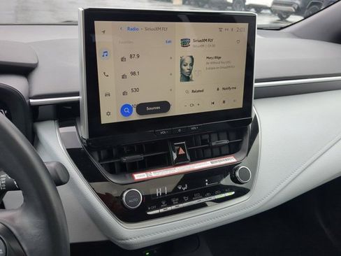 Certified 2025 Toyota Corolla SE image 12