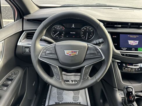 New 2026 Cadillac XT5 Luxury image 14