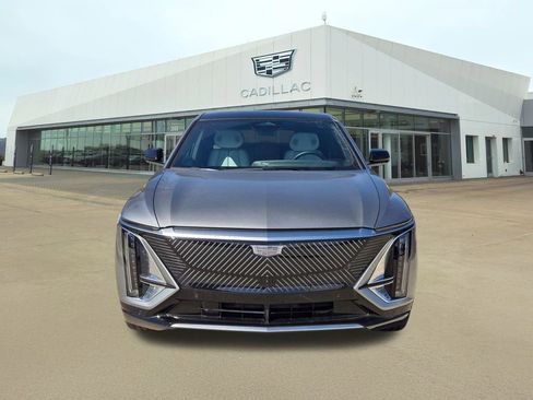 Certified 2025 Cadillac Lyriq Luxury image 2