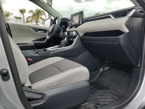 Used 2019 Toyota RAV4 XLE w/ Carpet Mat Package FWD image 23