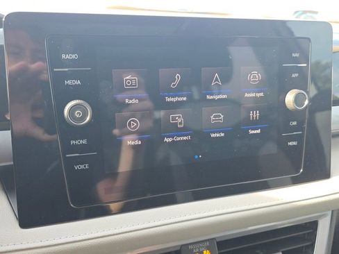 Used 2025 Volkswagen Taos SEL image 18