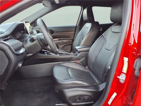 Used 2023 Jeep Compass Limited image 14