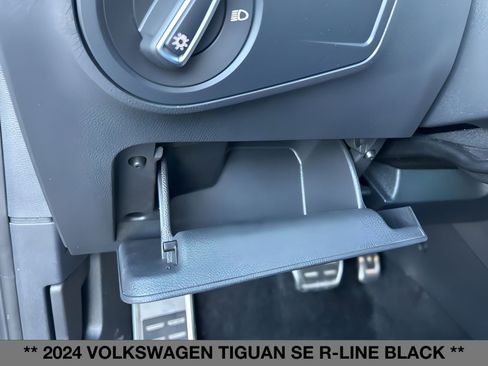 Used 2024 Volkswagen Tiguan SE R-Line image 25