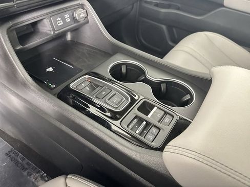 Certified 2025 Honda Pilot Touring image 19