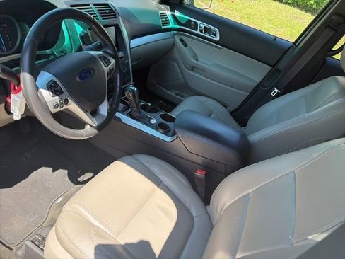 Used 2013 Ford Explorer XLT FWD image 10