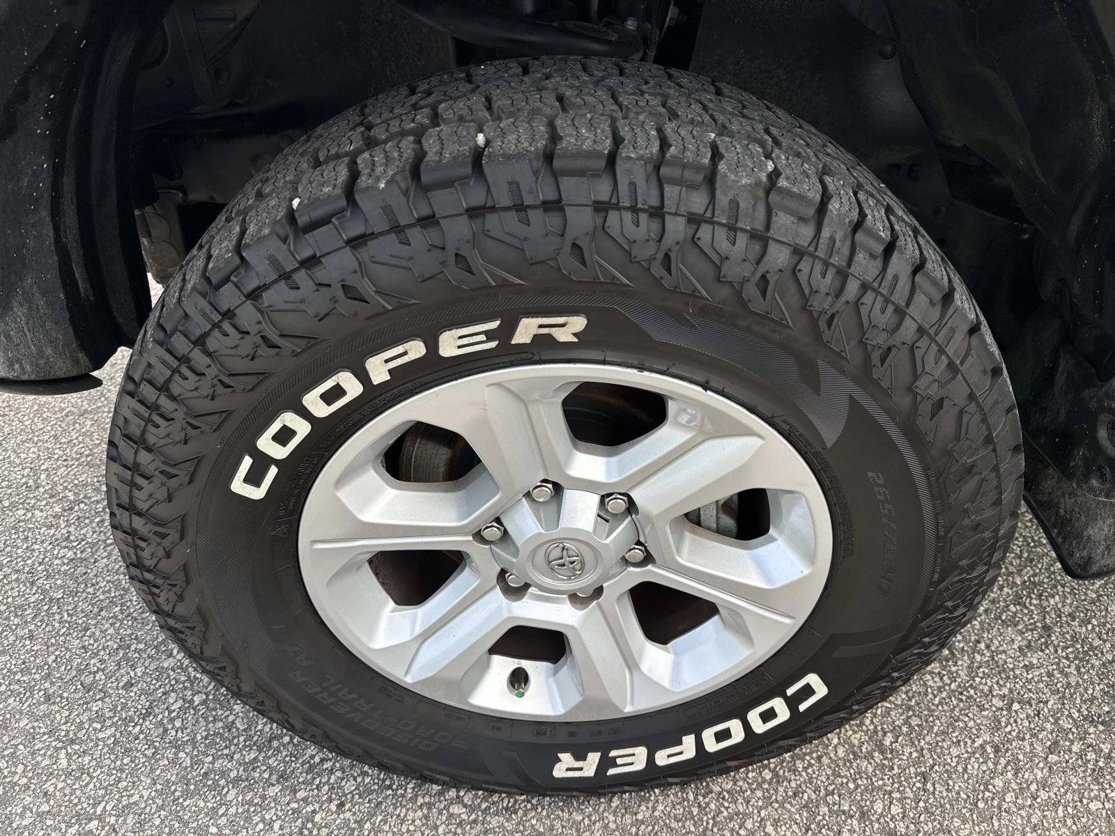 Used 2022 Toyota 4Runner SR5 Premium w/ Moonroof Package AWD/4WD image 11