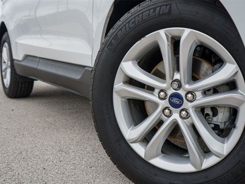 Used 2019 Ford Edge SEL w/ Equipment Group 201A image 2