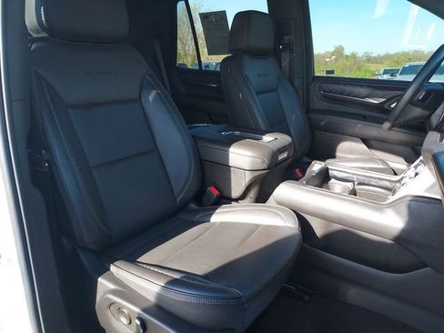 Used 2023 GMC Yukon Denali AWD/4WD image 32