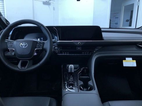 New 2025 Toyota Crown Signia image 9