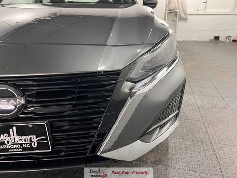 Used 2025 Nissan Altima 2.5 SV FWD image 11