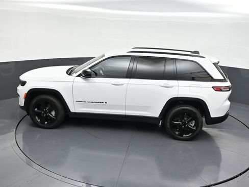Used 2025 Jeep Grand Cherokee Limited w/ Black Appearance Package RWD image 16