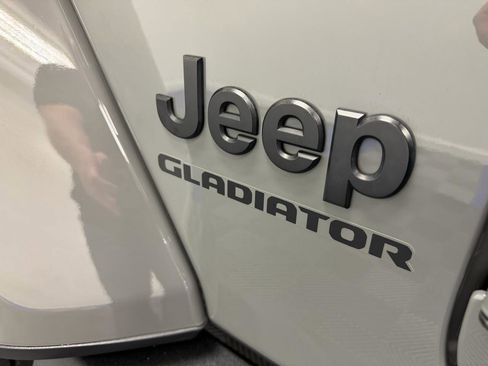 Used 2022 Jeep Gladiator Overland AWD/4WD image 28