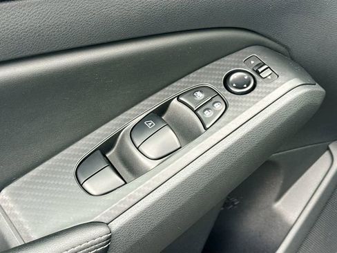 Used 2025 Nissan Altima 2.5 SV FWD image 17