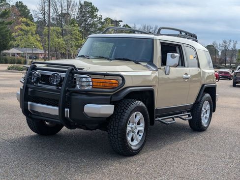 Used 2013 Toyota FJ Cruiser 2WD image 8