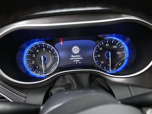Used 2025 Chrysler Pacifica Select FWD image 7