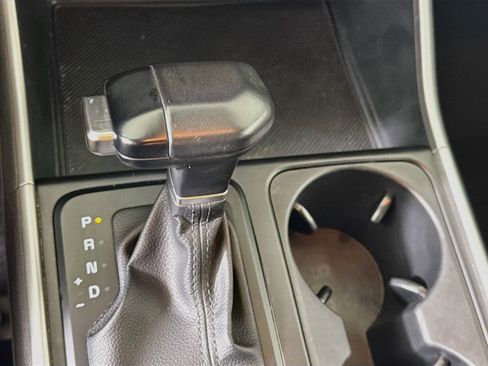 Used 2025 Kia Carnival FWD image 24
