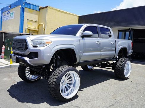 Used 2016 Toyota Tacoma SR AWD/4WD image 6