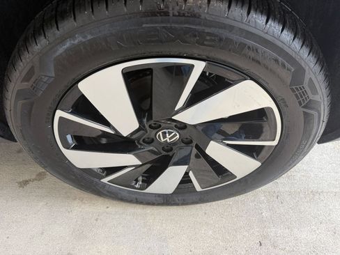 Used 2026 Volkswagen Atlas Cross Sport SE AWD/4WD image 32