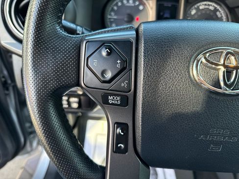 Used 2017 Toyota Tacoma TRD Off-Road w/ Premium & Technology Package image 13