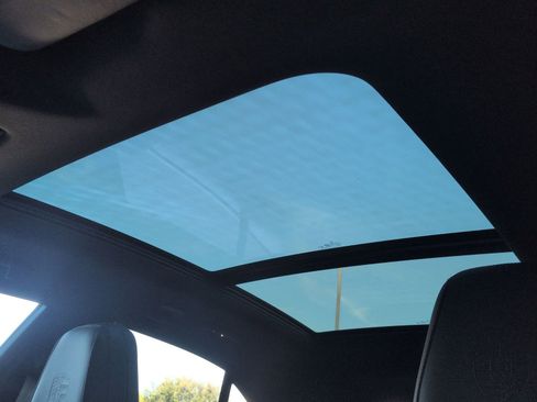 Certified 2025 Porsche Macan 4 Electric image 28