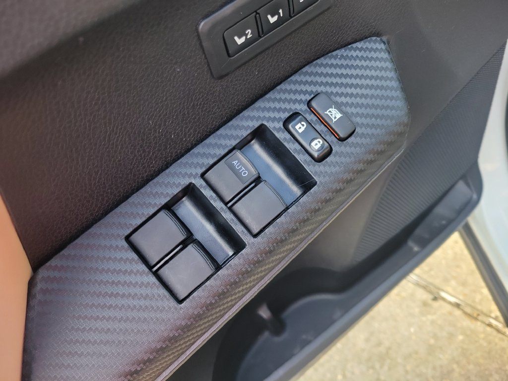 Used 2015 Toyota RAV4 Limited w/ Technology Package FWD image 13