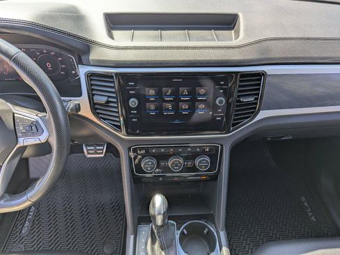 Certified 2023 Volkswagen Atlas SEL R-Line AWD/4WD image 18
