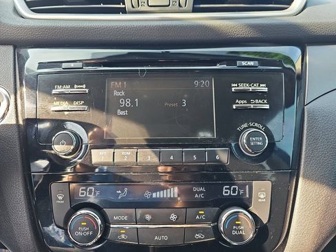 Used 2015 Nissan Rogue SV FWD image 21