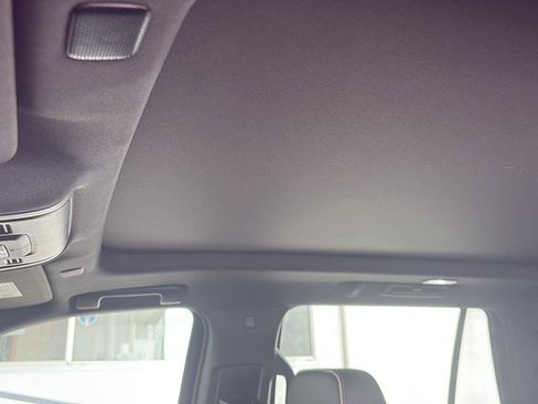 Used 2021 GMC Yukon SLT w/ SLT Premium Package image 19