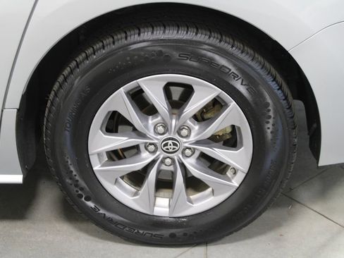 Used 2024 Toyota Sienna XLE image 17