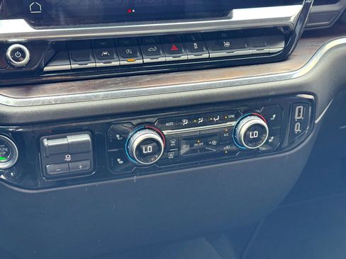 Used 2025 GMC Sierra 1500 SLT image 27