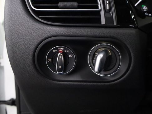 Used 2024 Porsche Macan image 17