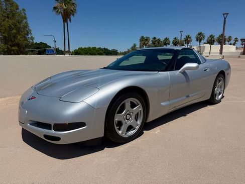 Used 1998 Chevrolet Corvette Coupe w/ Roof Pkg RWD image 4